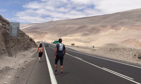 Nahila Hernández y Cristian Sieveking acumulan 675 km en el desierto