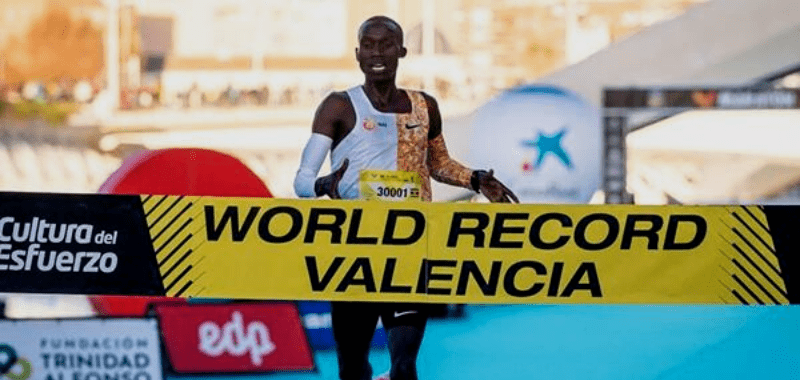 Cheptegei bate récord mundial de 10 kilómetros en Valencia 2019