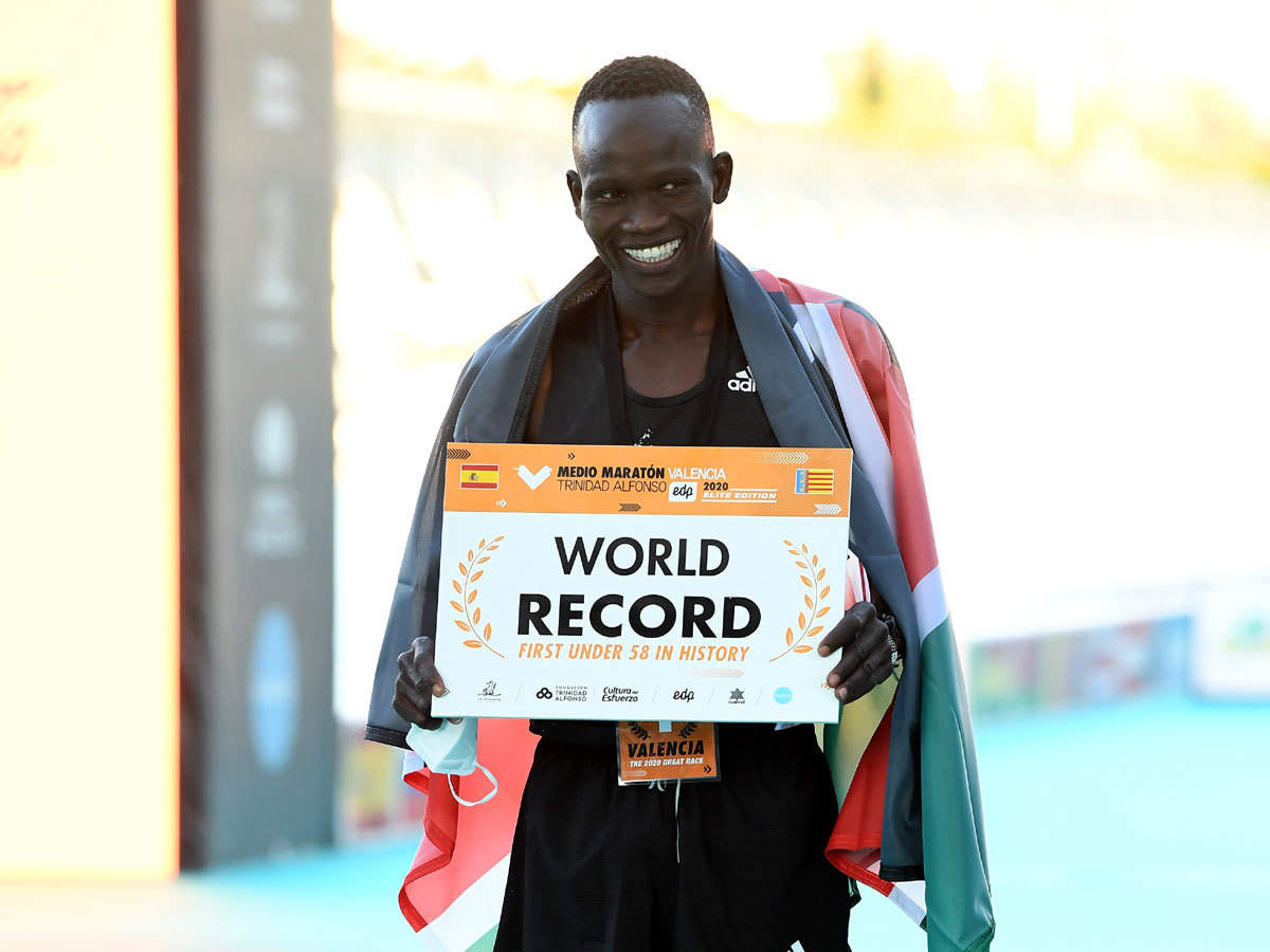 nuevo record Kibiwott kandie medio maraton valencia 2021
