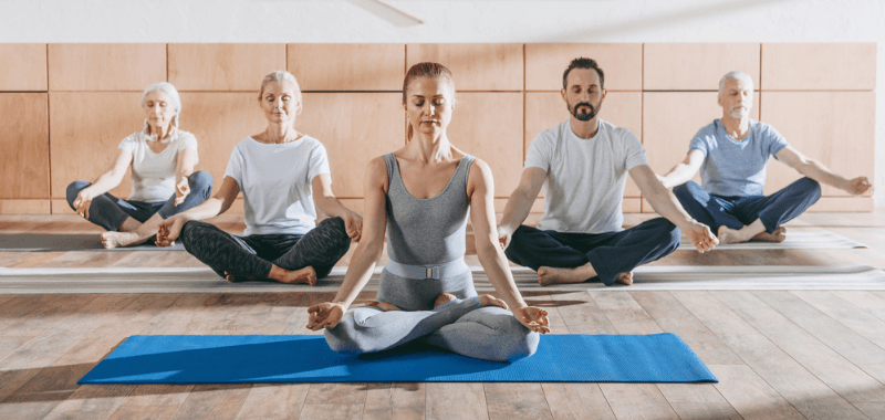 beneficios yoga ejercicios estiramiento