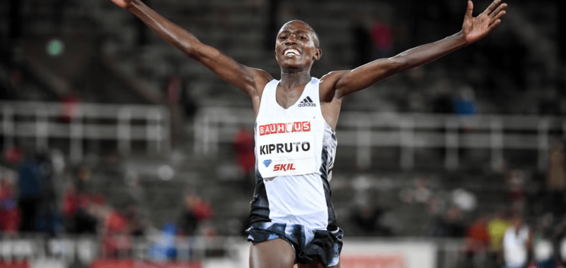 El keniata Rhonex Kipruto, poseedor del récord del mundo en la distancia de los 10.000 metros o 10K suspendido por dopaje