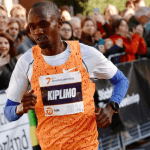 Kiplimo impone récord mundial en 15K